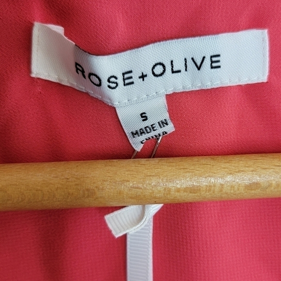 NWT Rose & Olive | Coral Pink Sleeveless V-neck Layered Blouse Size Small - Picture 2 of 4